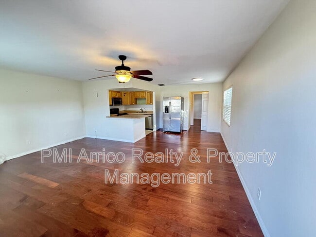 Building Photo - 2202 Clubhouse Dr