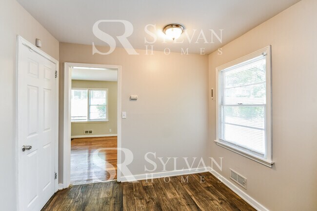 Building Photo - Where Charm Meets Comfort