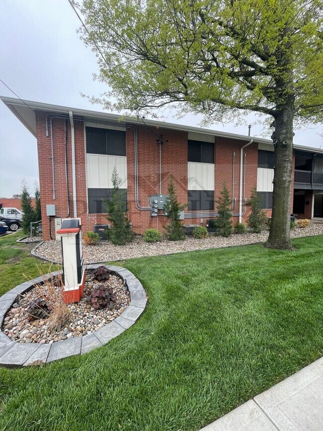 Building Photo - 6055 Barton Ave