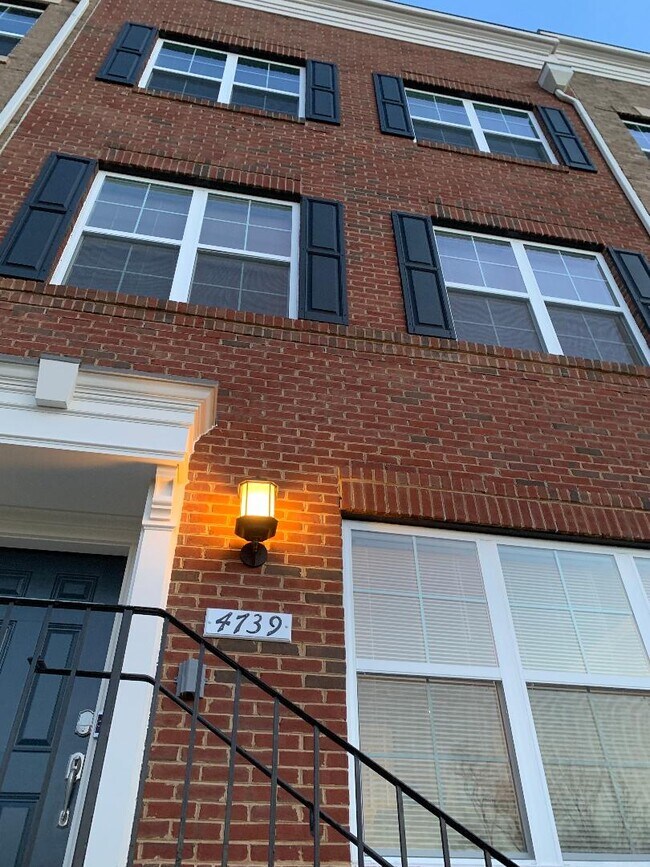 Building Photo - 4739 Cherokee St