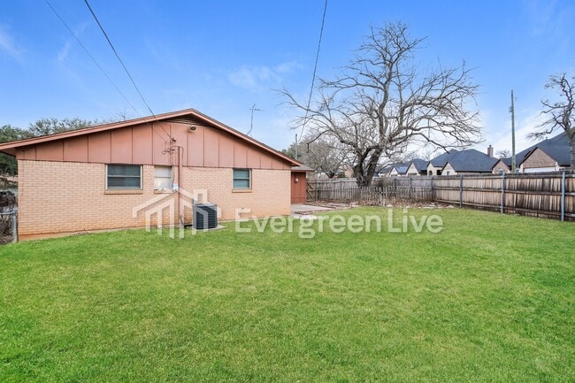 Building Photo - 311 Franklin Dr