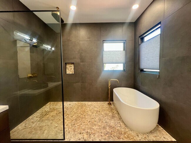 Building Photo - 485 Windsong Dr