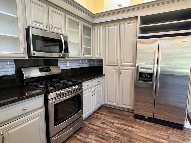 Building Photo - 4216 Heritage Ct