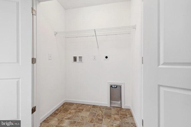Building Photo - 3807 Castle Dr