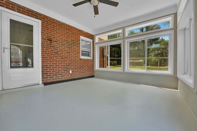 Building Photo - Beautiful Renovated 4 Bedroom 2.5 Bathroom Home for Rent!