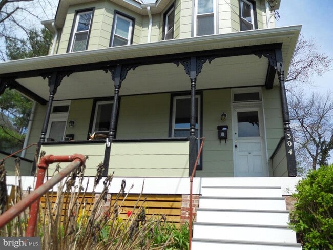 Building Photo - 304 W Cold Spring Ln