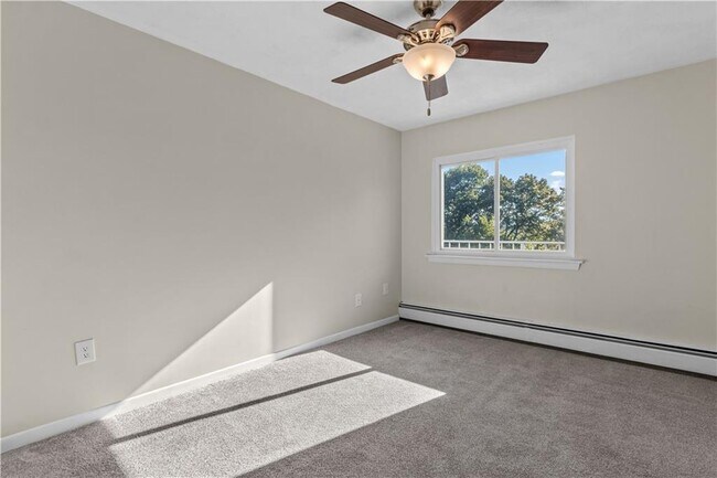 Building Photo - 752 QUAKER Ln