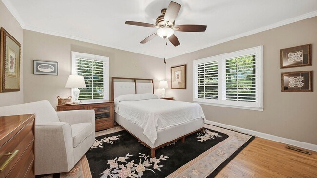 Building Photo - Charming Signal Mountain Home