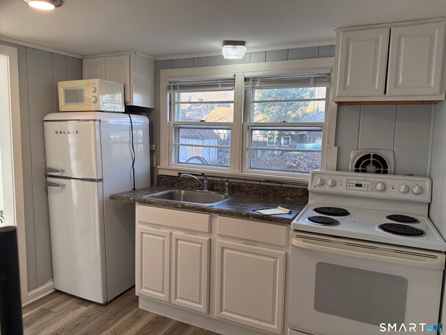 Building Photo - 106 Wall St