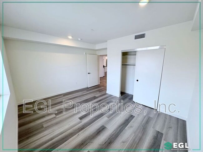 Building Photo - 10505 Hawthorne Blvd