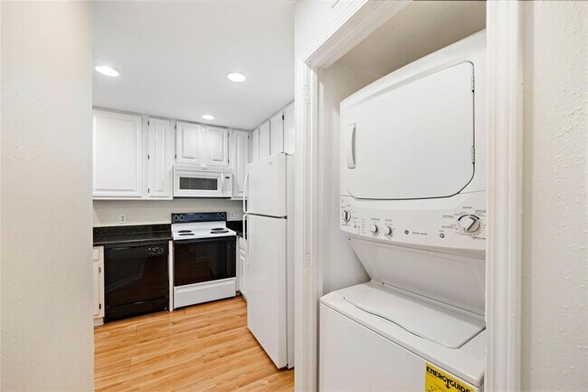 Building Photo - 2207 S Braeswood Blvd