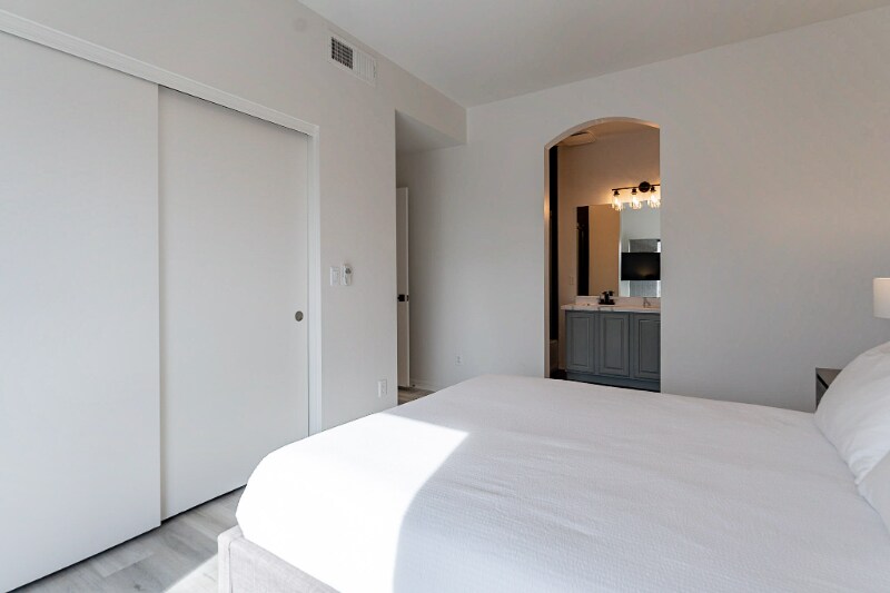 Building Photo - 7829 N 21st Ave