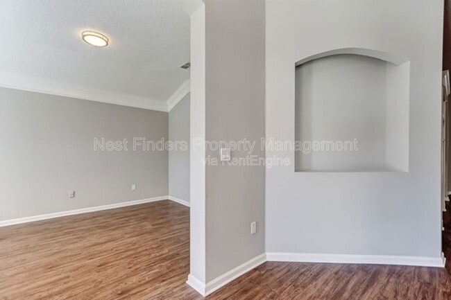 Building Photo - 1704 Dartmoor Ln