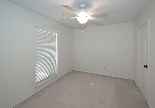 Building Photo - 17618 Autumn Trails Ln