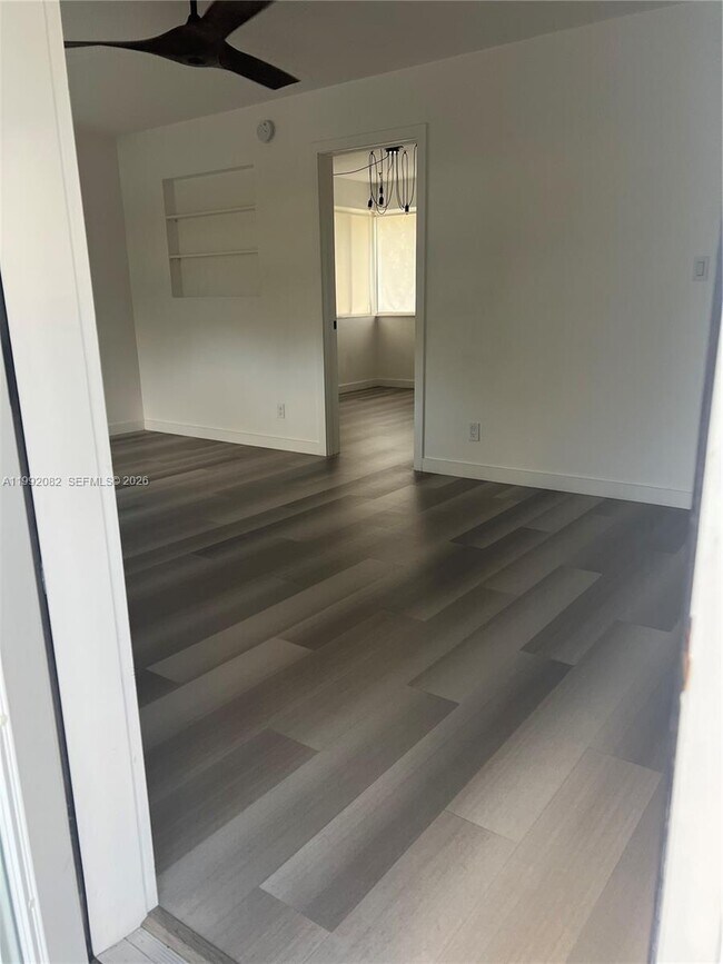 Building Photo - 225 SE 16th Ave