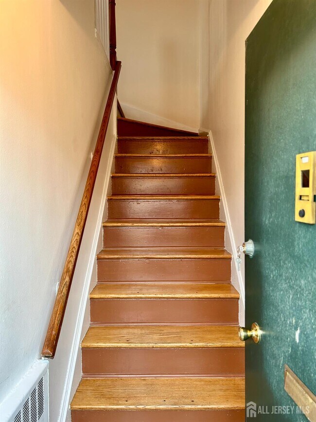 Building Photo - 22 Roselle Ave