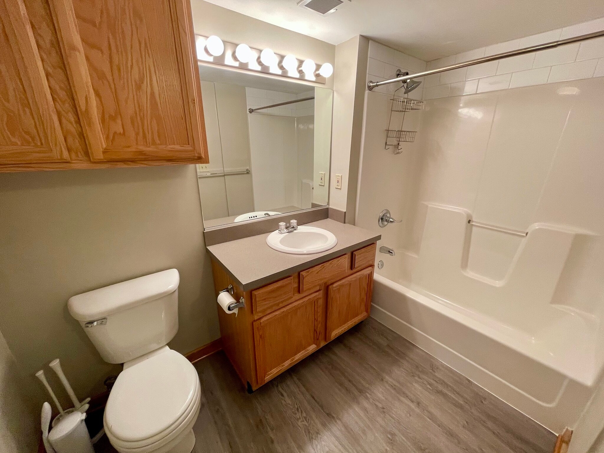 Building Photo - 940 Monroe Ave NW