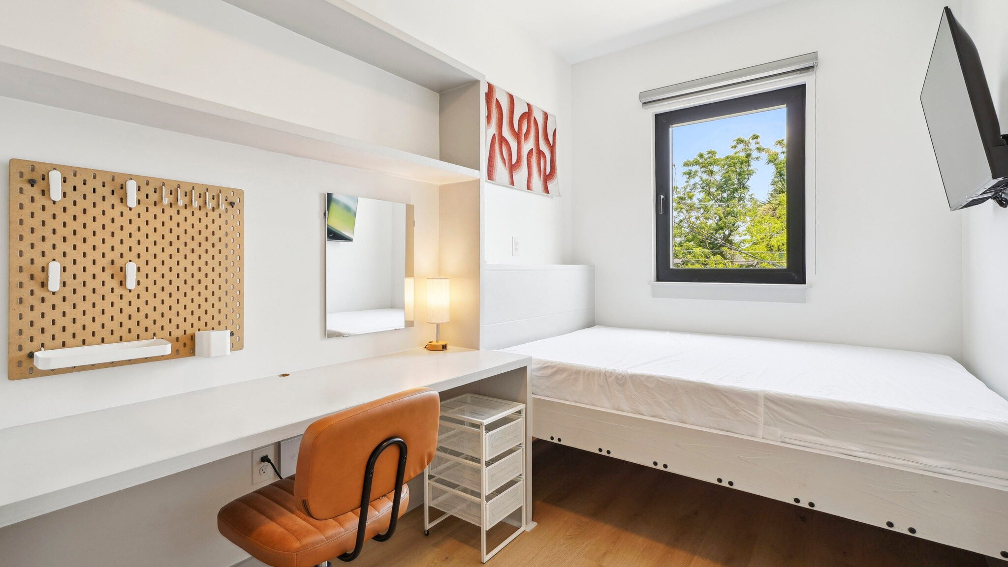 Building Photo - 1710 N Robertson St