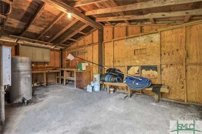 Building Photo - 103 Maple Dr