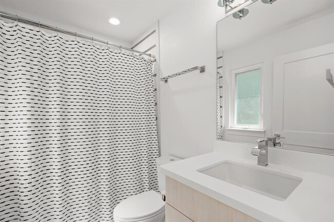 Building Photo - 2810 Oak Springs Dr