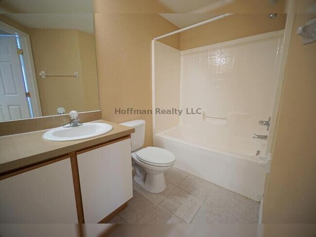 Building Photo - 3/2 Condo in Villages of Bloomingdale