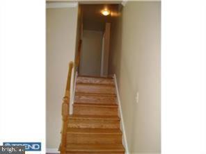 Building Photo - 423 Roseanna Ave