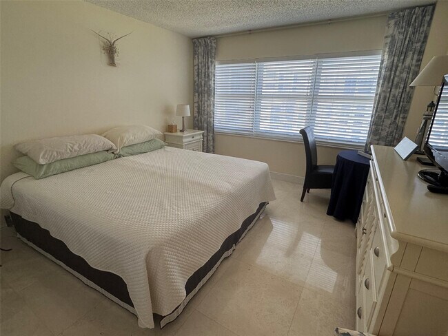 Building Photo - 5000 N Ocean Dr