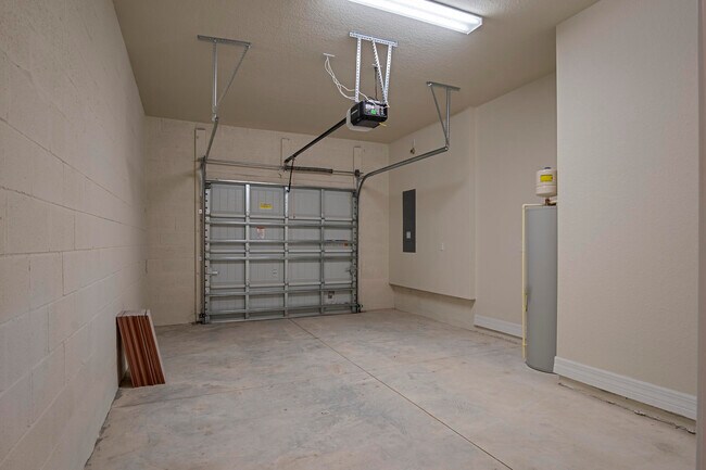 Building Photo - 4837 Chantilly Rd