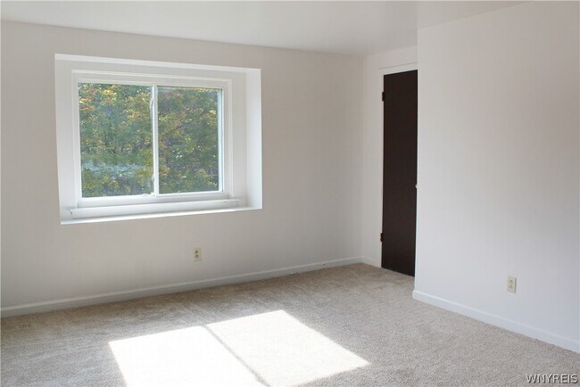 Building Photo - 116 Berehaven Dr
