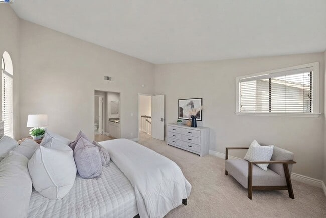 Building Photo - 3664 Thrush Terrace