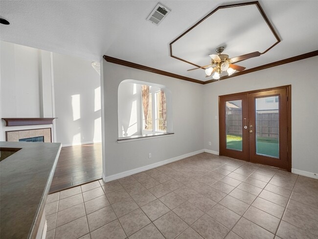 Building Photo - 9943 Red Cedar Dr