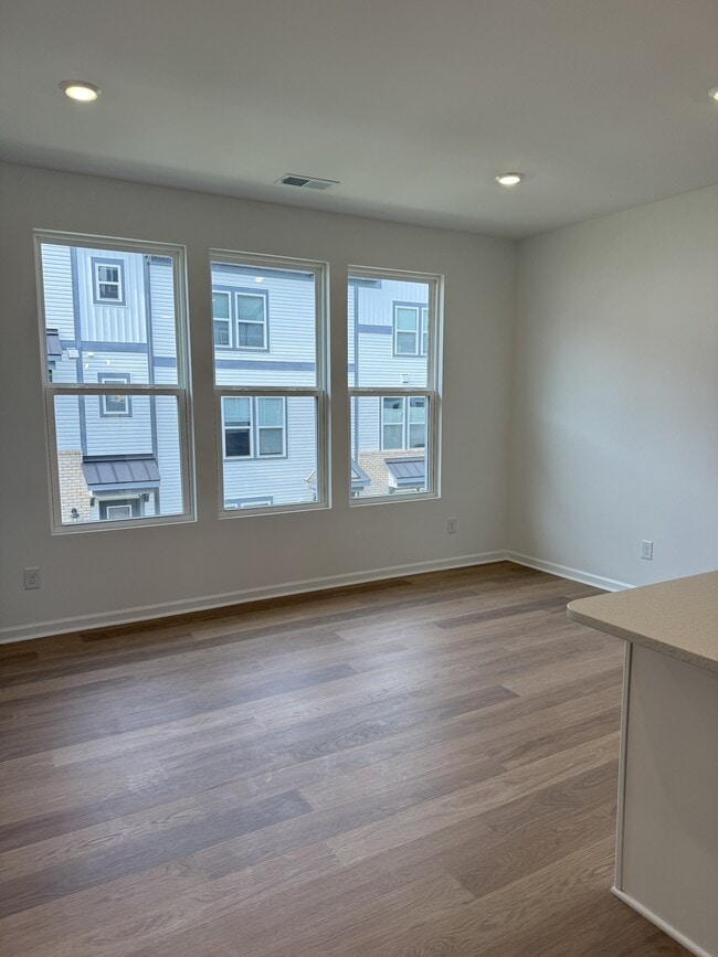 Building Photo - 1724 Blanche St