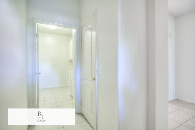 Building Photo - 3879 Bella Villagio Ave