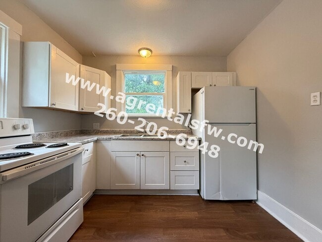 Building Photo - 3 Bedroom House