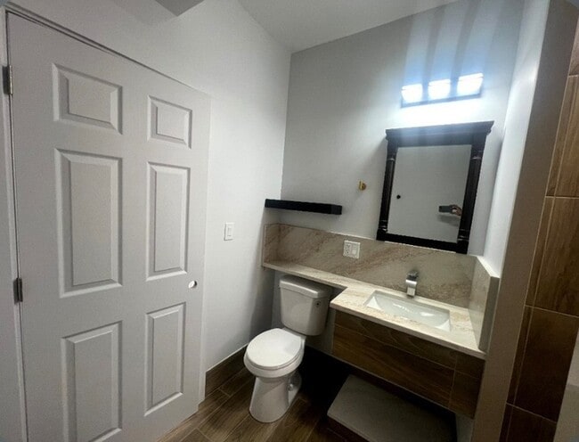 Building Photo - 7220 S East End Ave