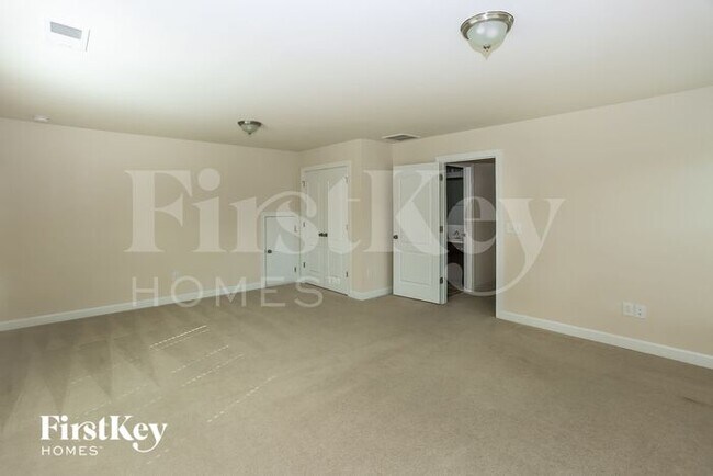 Building Photo - 9863 Travertine Trail