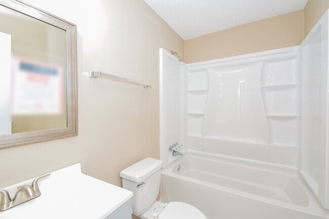 Building Photo - 346 Woodale Dr