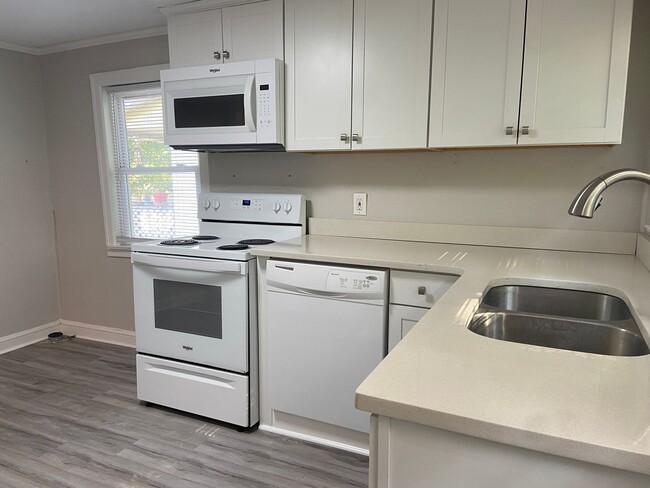 Building Photo - COMING SOON - 2 Bedroom 1 Bathroom Home in...