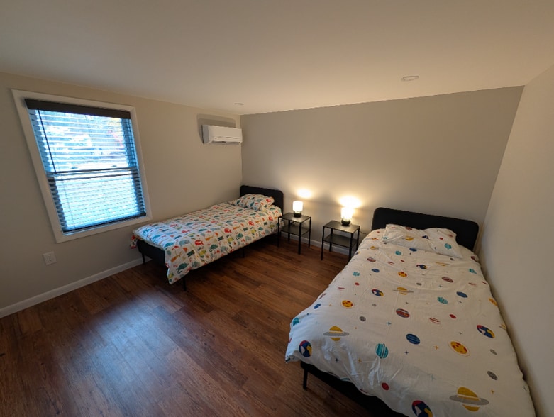 Building Photo - 8 Cedar Ln