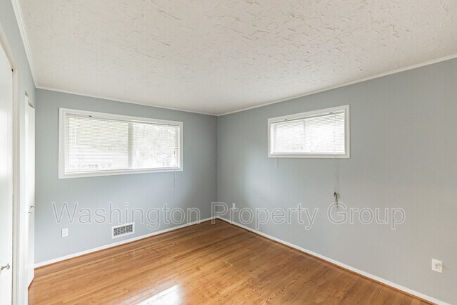 Building Photo - 4232 Linden St