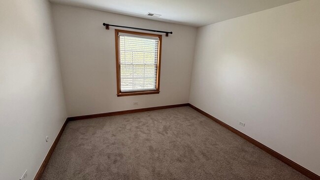Building Photo - 220 Oak Knoll Ct