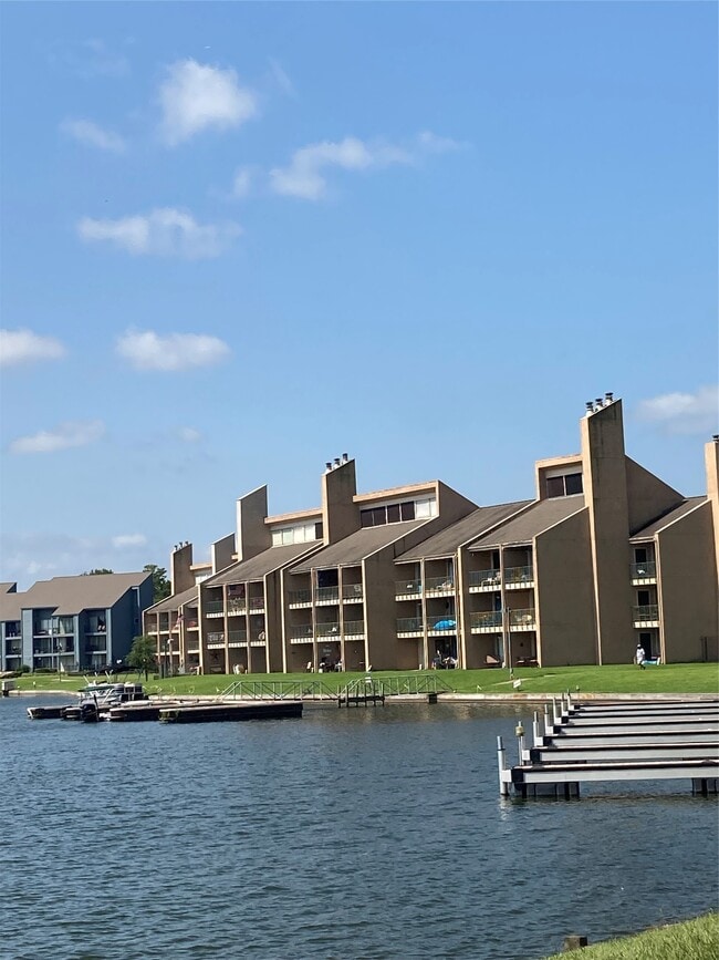 Building Photo - 12500 Melville Dr