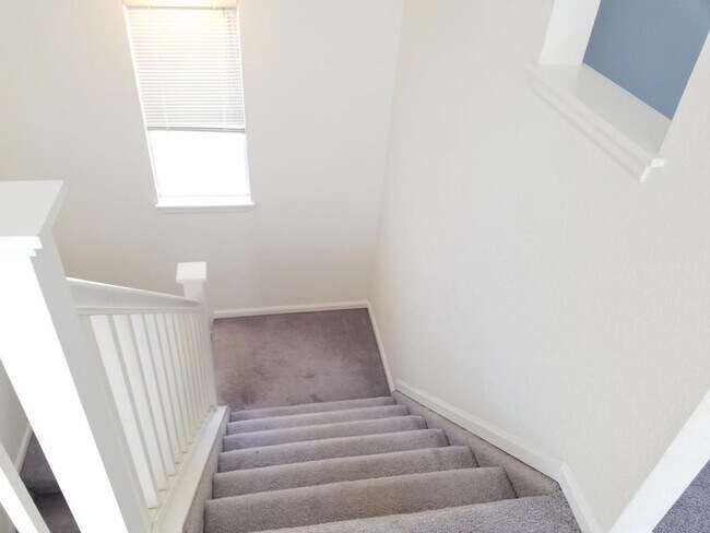 Building Photo - 640 Gooseberry Dr