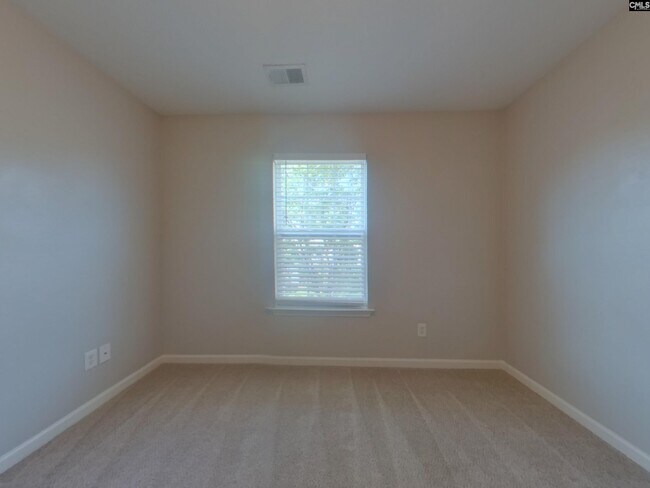 Building Photo - 453 Denman Loop