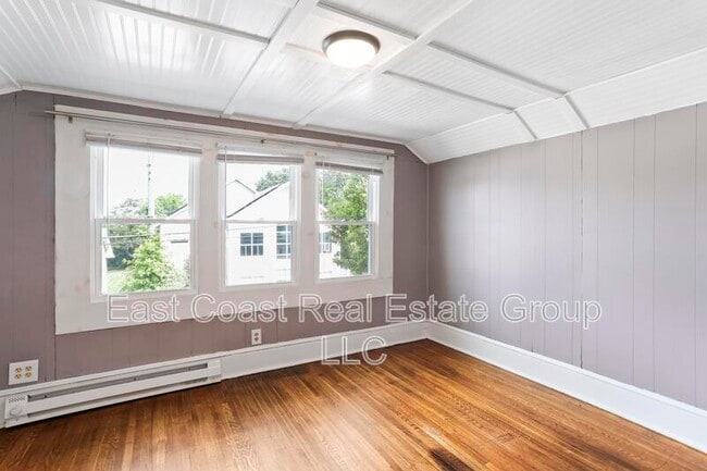 Building Photo - 208 N Mary St