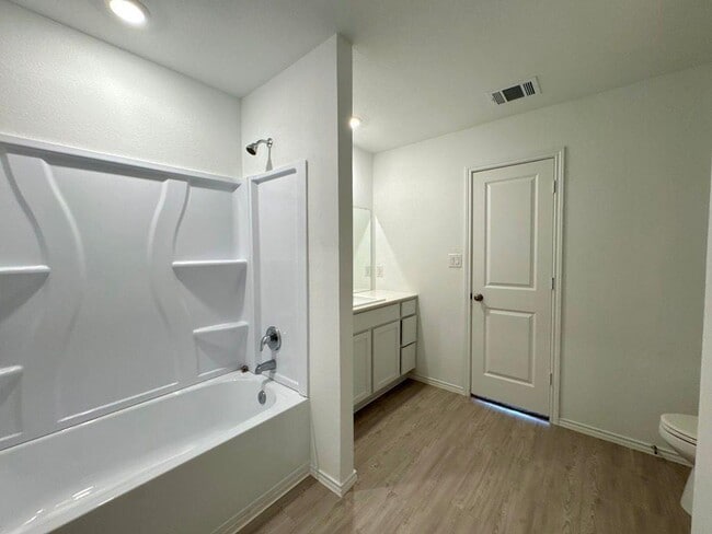 Building Photo - 109 Little Sparklers Lp