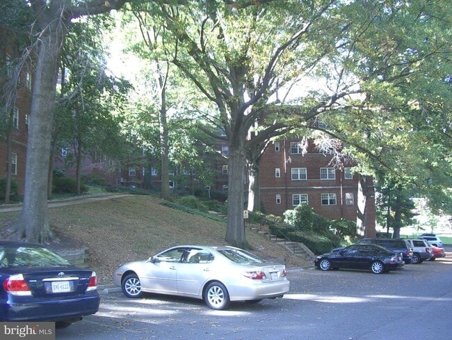Building Photo - 1320 Fort Myer Dr