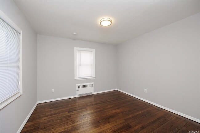 Building Photo - 835 Peninsula Blvd