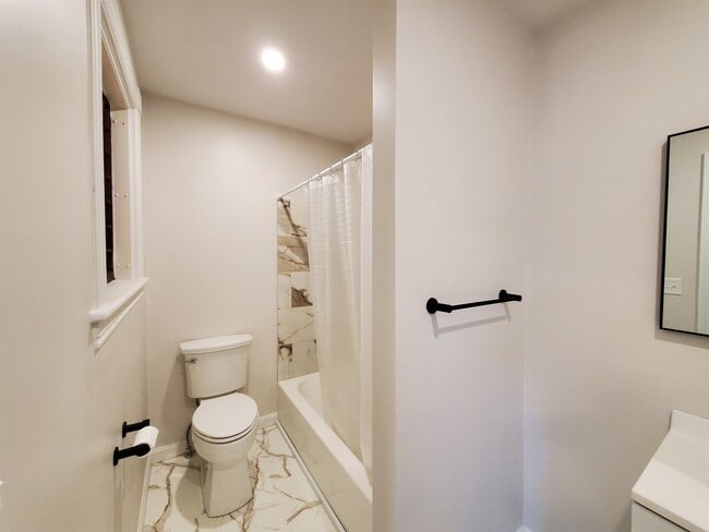 Building Photo - 17 Canaan St