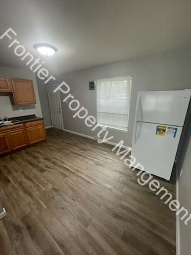 Building Photo - 2Bed 1 Bath Home in Spanish Lake, MO - Per...